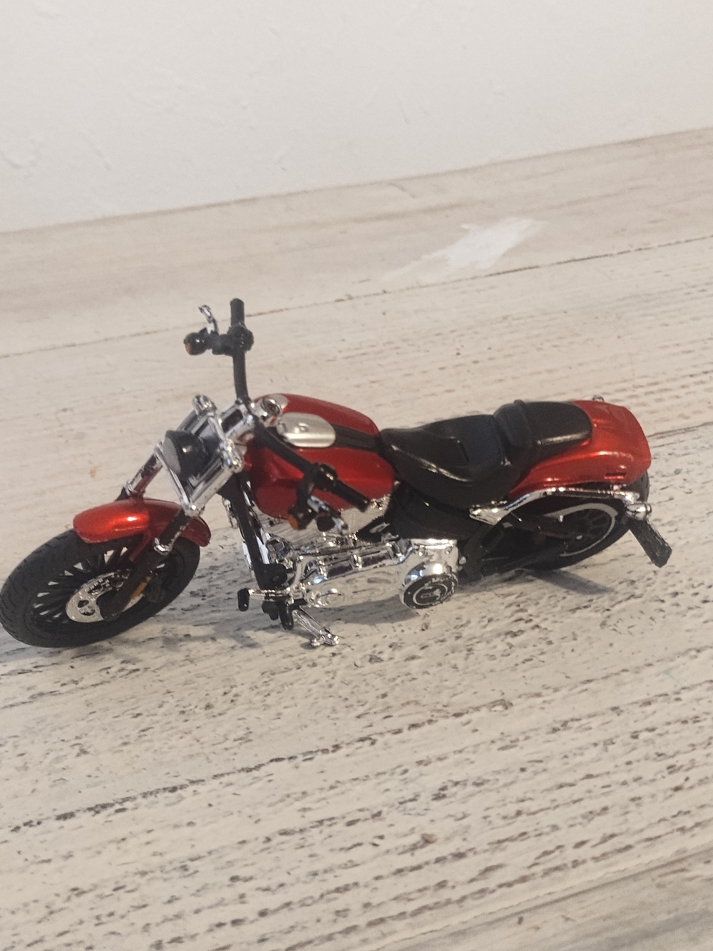 Maisto Harley Davidson Twin Cam 103 Motorcycle ( 5" L x 2"W x 2 1/2"H)